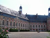 Saint-Fargeau, Chateau, cour interieure (085)